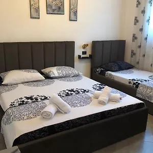 Fati Pensión Durrës